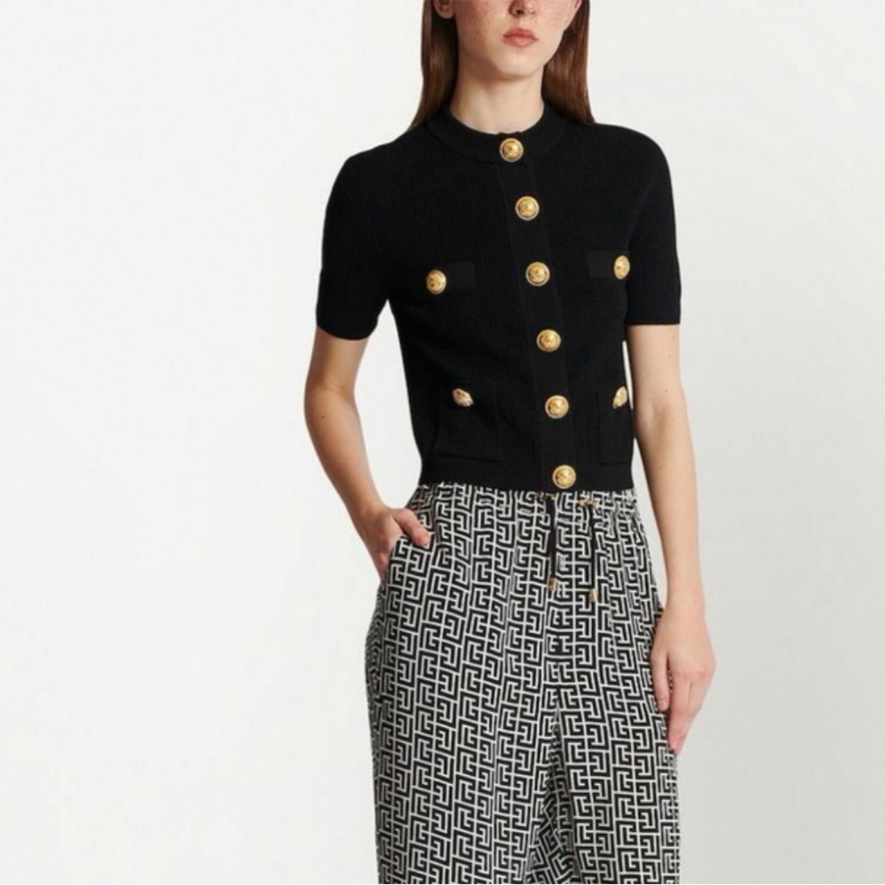 Women Buttoned Cardigan
Xs
